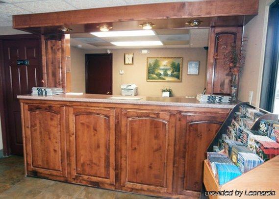 Super 8 By Wyndham Dalton Hotel Interior photo
